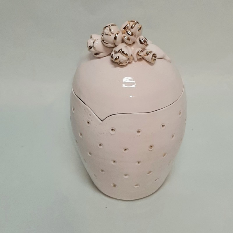 Paauksuota vaza su dančiu