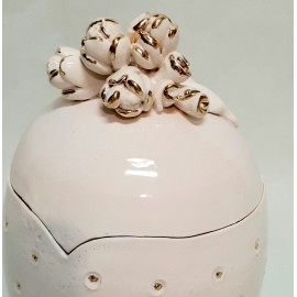 Paauksuota vaza su dančiu