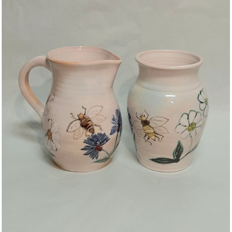 Auksinė bitutė  -vaza gėlėms su auksine bitute   Auksinė bitutė  -vaza gėlėms su auksine bitute