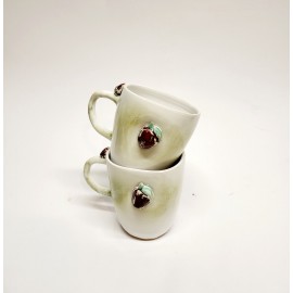 Puodelis su obuoliuku