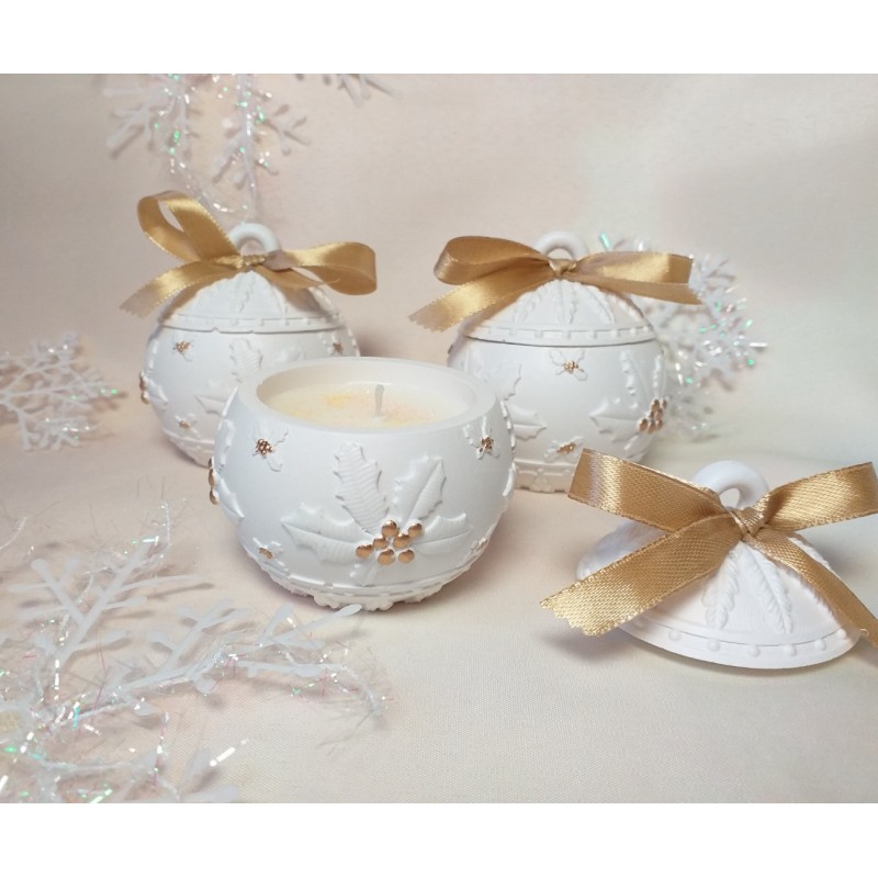 Dovana. Žvakė eglutės žaisliukas.