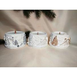 Dovana. Žvakės inde su „šerkšnu“