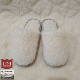 Baltos šlepetės Baltos šlepetės