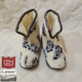 Aukštos tapkutės su pilkais pelėdžiukais Aukštos tapkutės su pilkais pelėdžiukais