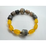 Gintaro ir jūrinio ąžuolo apyrankė su žalvariu – natūralių akmenų juvelyrika