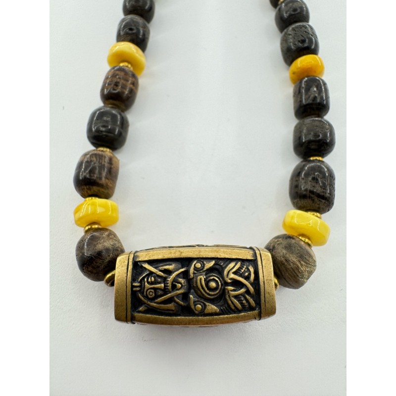 Vyrškas vėrinys iš pelkinio ąžuolo, Baltijos gintaro  ir žalvariniiu skandinavišku vikingu motyvu