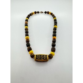 Vyrškas vėrinys iš pelkinio ąžuolo, Baltijos gintaro  ir žalvariniiu skandinavišku vikingu motyvu