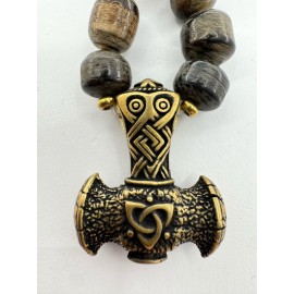 Vikingų stiliaus vėrinys su Thor’o plaktuku – pelkinis ąžuolas, gintaras ir žalvario Mjolnir pakabukas