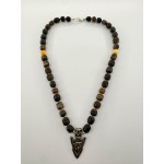 Rankų darbo Vikingų stiliaus pakabukas su pelkiniu ąžuolu, jūros akmenėliais ir sidabro intarpais