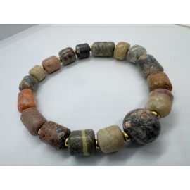 Apyrankė iš jūrinio ąžuolo, jūrinių akmenukų su žalvario intarpais