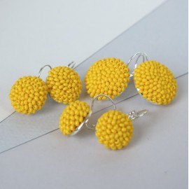 GERVUOGĖLĖS. Geltoni kabantys auskarai 