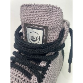 Tamsiai violetiniai ir juodi Nerti Batai