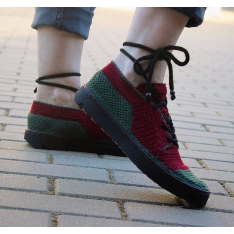 Raudoni juodi  Nerti Batai