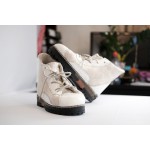 Balti vyriški veltinio batai