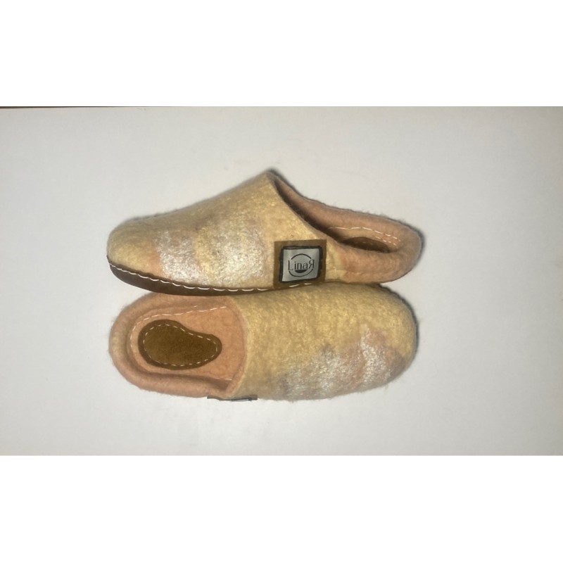 šlepetės įspiriamos vilnos, kreminės spalvos