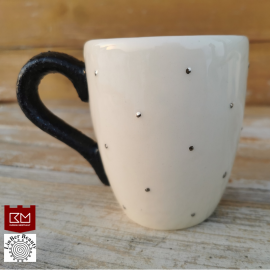 Keraminis puodelis su platinos taškeliais