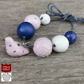 Kaklo vėrinys su paukšteliu alyvinis