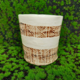 Ornamentais puoštas puodelis