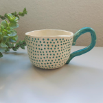Arbatinis puodelis su taškeliais