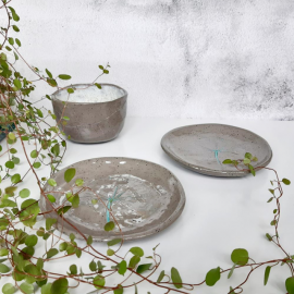 Desertinė lėkštutė su lapu