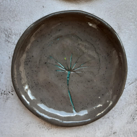 Desertinė lėkštutė su lapu