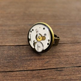Steampunk stiliaus žiedas su laikrodžių detalėmis