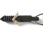 Sendinto ąžuolo ir žalvario pakabukas