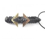 Sendinto ąžuolo ir žalvario pakabukas