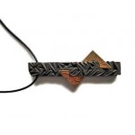 Sendinto ąžuolo ir žalvario pakabukas