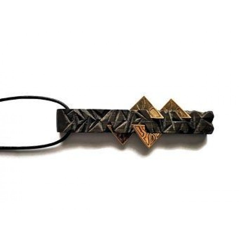 Sendinto ąžuolo ir žalvario pakabukas