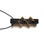 Sendinto ąžuolo ir žalvario pakabukas